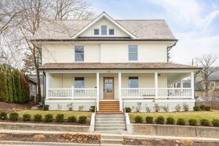 Downtown Luxury Farmhouse Apartment #4 West Dundee Экстерьер фото