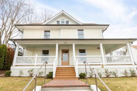 Downtown Luxury Farmhouse Apartment #4 West Dundee Экстерьер фото