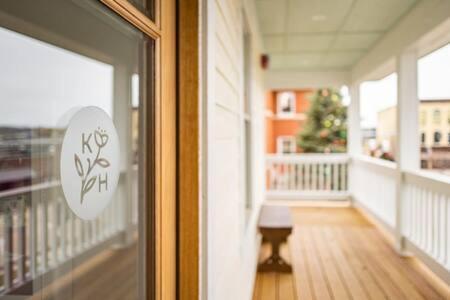 Downtown Luxury Farmhouse Apartment #4 West Dundee Экстерьер фото