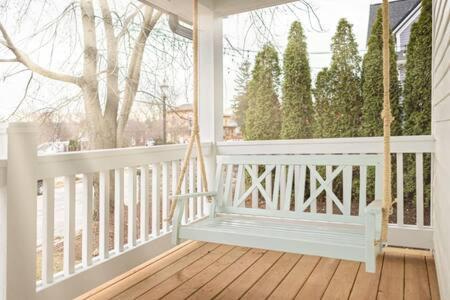 Downtown Luxury Farmhouse Apartment #4 West Dundee Экстерьер фото