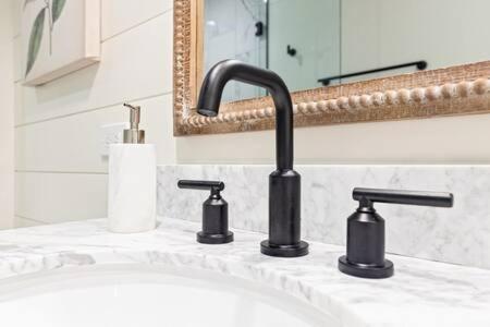 Downtown Luxury Farmhouse Apartment #4 West Dundee Экстерьер фото