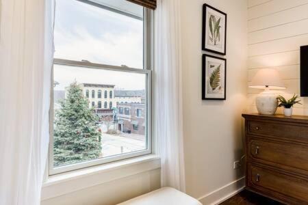 Downtown Luxury Farmhouse Apartment #4 West Dundee Экстерьер фото