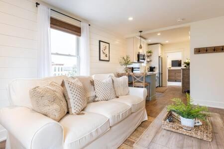 Downtown Luxury Farmhouse Apartment #4 West Dundee Экстерьер фото