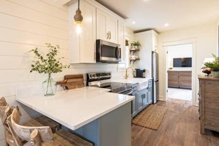 Downtown Luxury Farmhouse Apartment #4 West Dundee Экстерьер фото