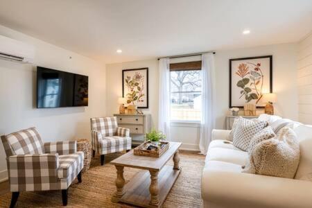 Downtown Luxury Farmhouse Apartment #4 West Dundee Экстерьер фото